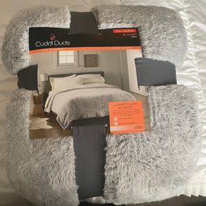 CuddlDuds luxury plush blanket- full/queen